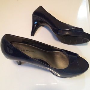 BANDOLINO PEEP TOE HEELS